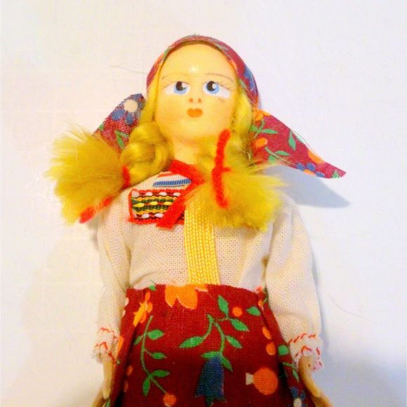 Vintage Croatian Souvenir Doll in Traditional Dress - Picture 3 of 4